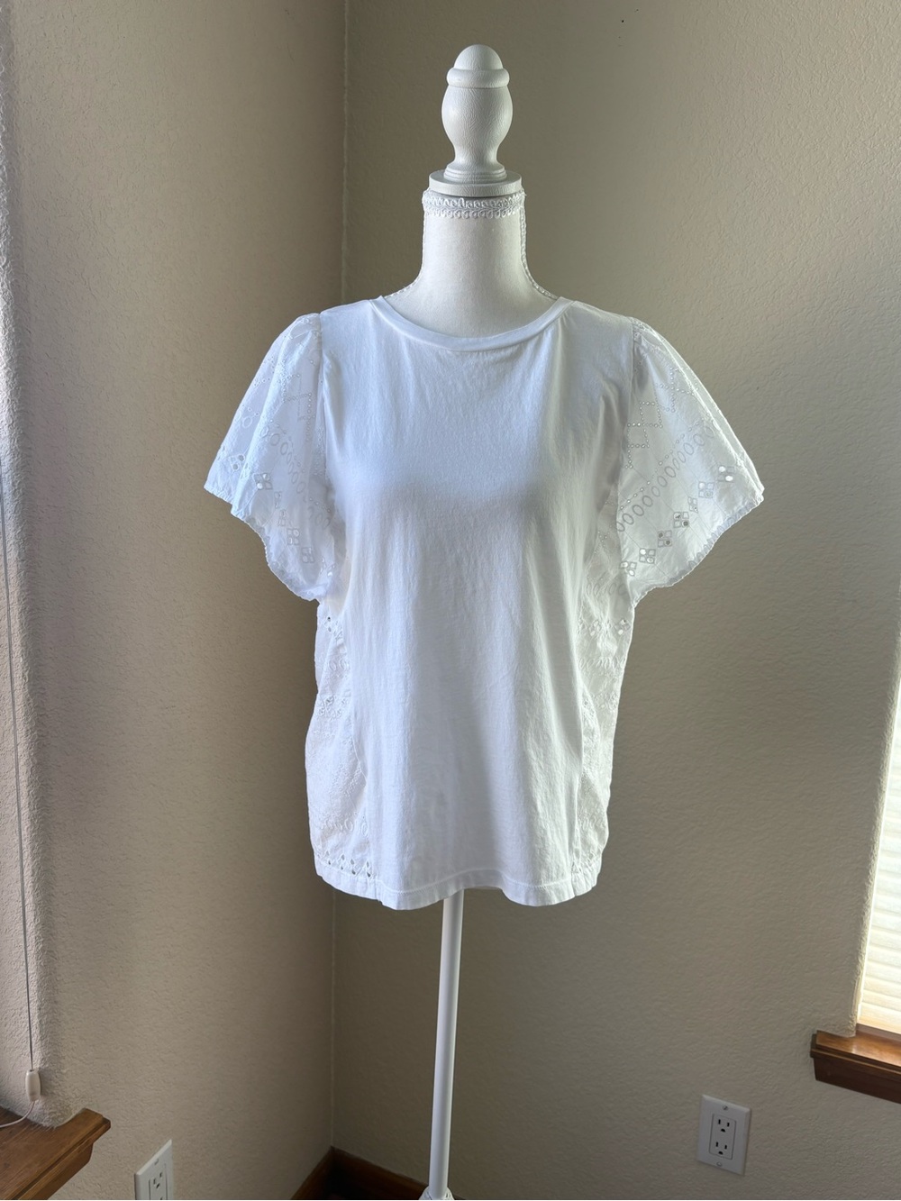 LOFT Women's White Tee with Embroidered Detail, Size M - Picture 1 of 7